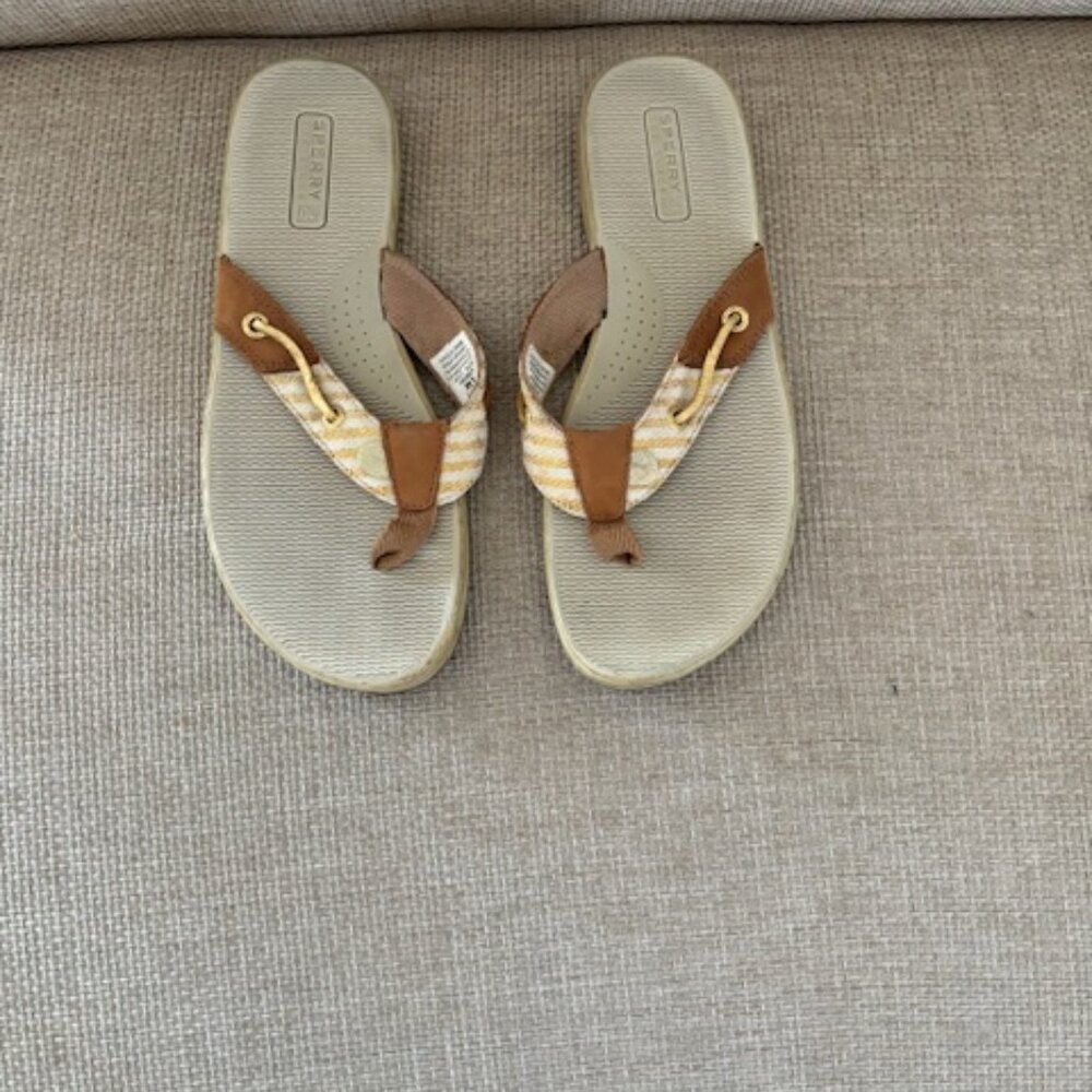 WOMANS SPERRY SANDALS SIZE 8